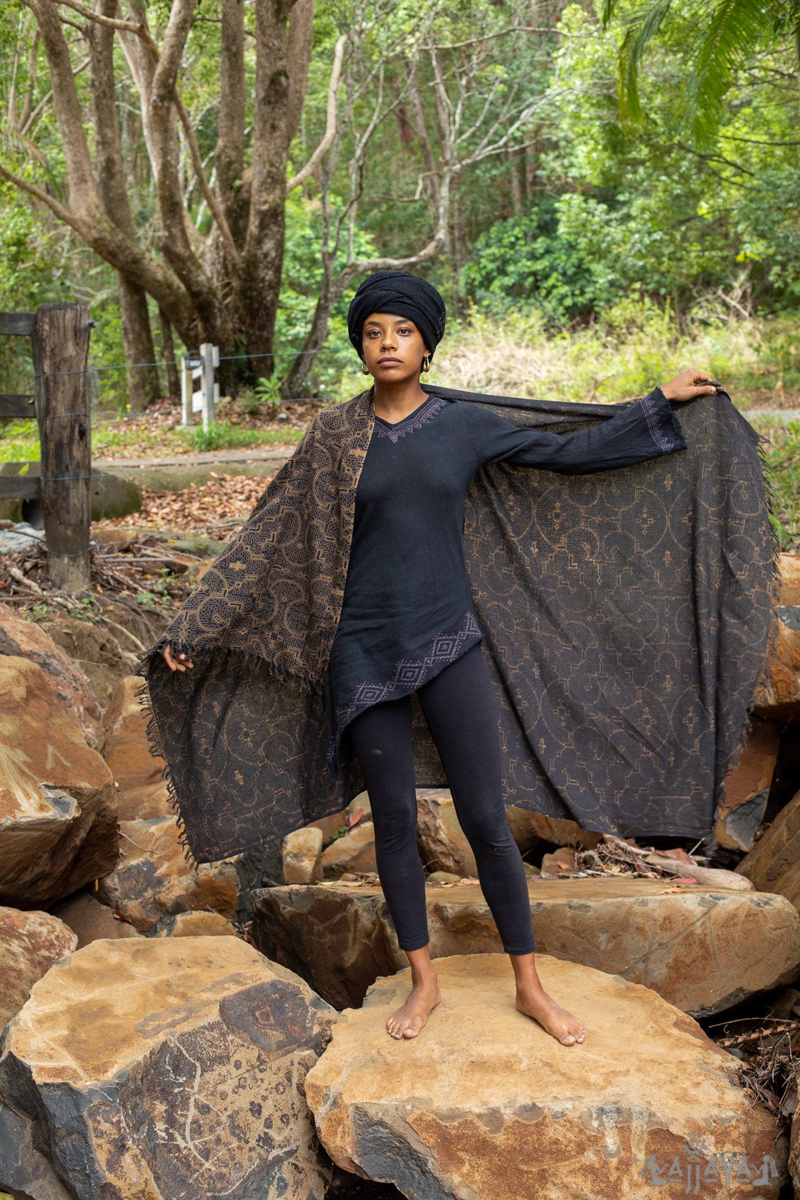 SHIPIBO Noir Or Écharpe Coton Châle Géométrie Sacrée Motif Festival Rituel Cérémonie Chamanique Ethnique Gypsy Boho Sarong Wrap Shaman AJJAYA