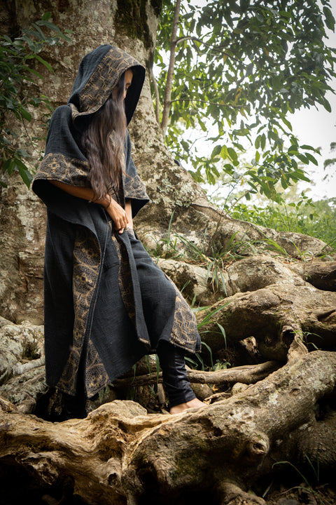 Check out our unique variety of Kimonos for women. Designed to accompany your Rituals, Ceremonies, Shamanic Gatherings and festivals. Decorated with sacred geometric patterns and Shipibo icaros-inspired visions and sacred medicines.