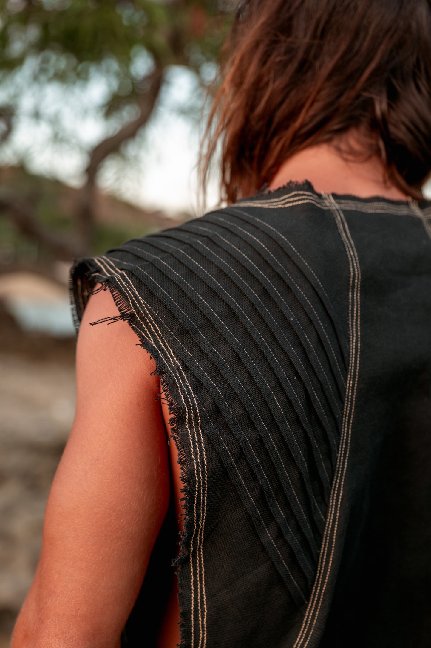 Camiseta sin mangas para hombre hecha a mano Beige Neo Gypsy sin mangas Earthy Top Shirt, Tribal Jungle Natural Savage Neck Festival Rave AJJAYA Nomadic Primitive