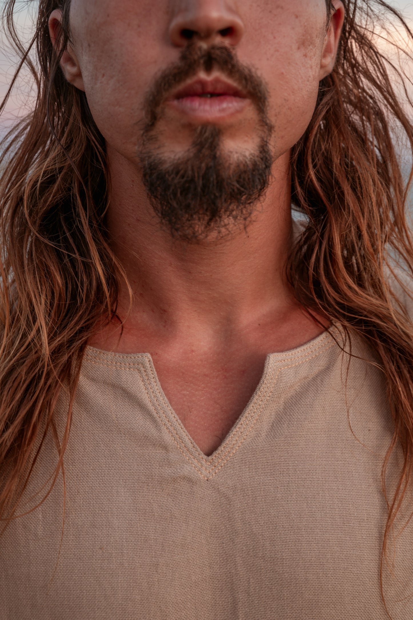 男式背心手工米色 Neo Gypsy 无袖朴实上衣衬衫，部落丛林自然野蛮脖子节日狂欢 AJJAYA 游牧原始