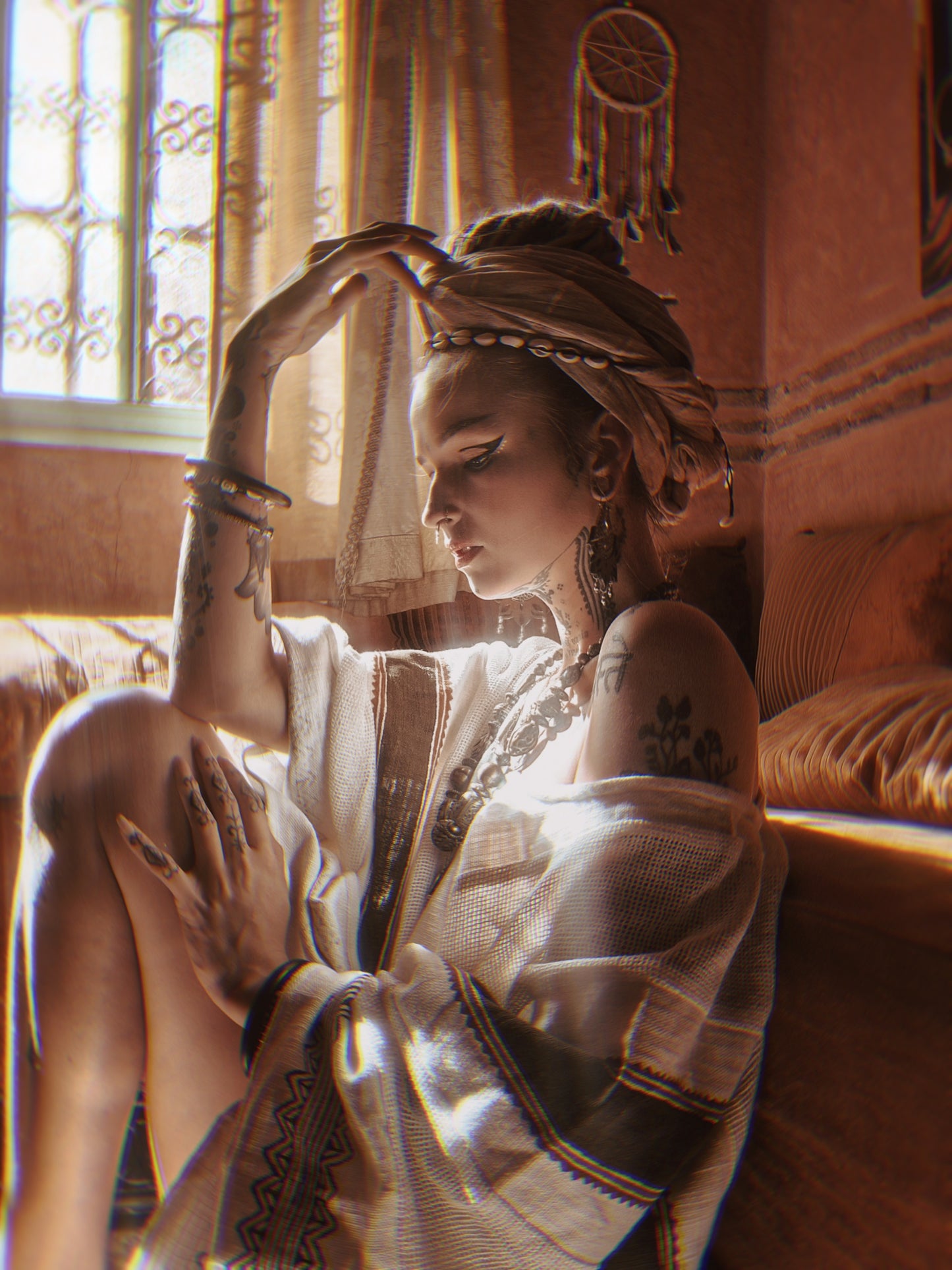 TAIKI Damen Baumwolltop Kaftan Hellbeige Creme Poncho Boho Block bedruckt Naturfarbmuster Festival Bohemian Hippie Schlüsselbein AJJAYA