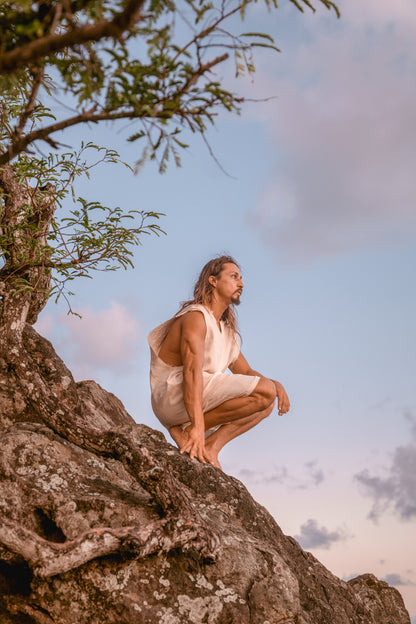 Débardeur pour homme fait à la main Beige Neo Gypsy sans manches Earthy Top Shirt, Tribal Jungle Natural Savage Neck Festival Rave AJJAYA Nomadic Primitive