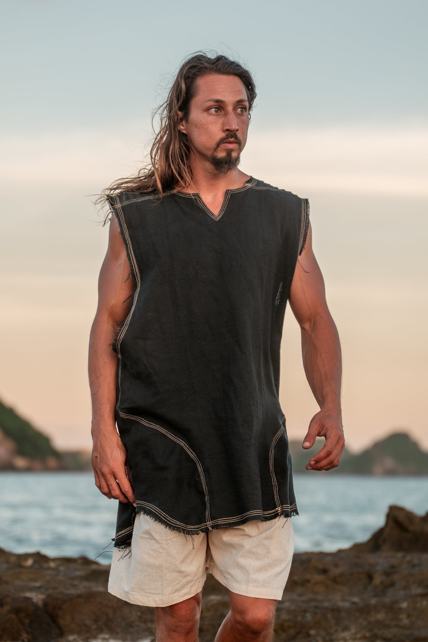 Camiseta sin mangas para hombre hecha a mano Beige Neo Gypsy sin mangas Earthy Top Shirt, Tribal Jungle Natural Savage Neck Festival Rave AJJAYA Nomadic Primitive