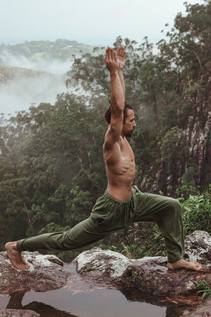 YUGI Green Sage Pantalon de yoga en coton pour hommes Poches teintées de plantes naturelles Yogi Respirant Gym Pantalon droit Festival de cordon flexible AJJAYA