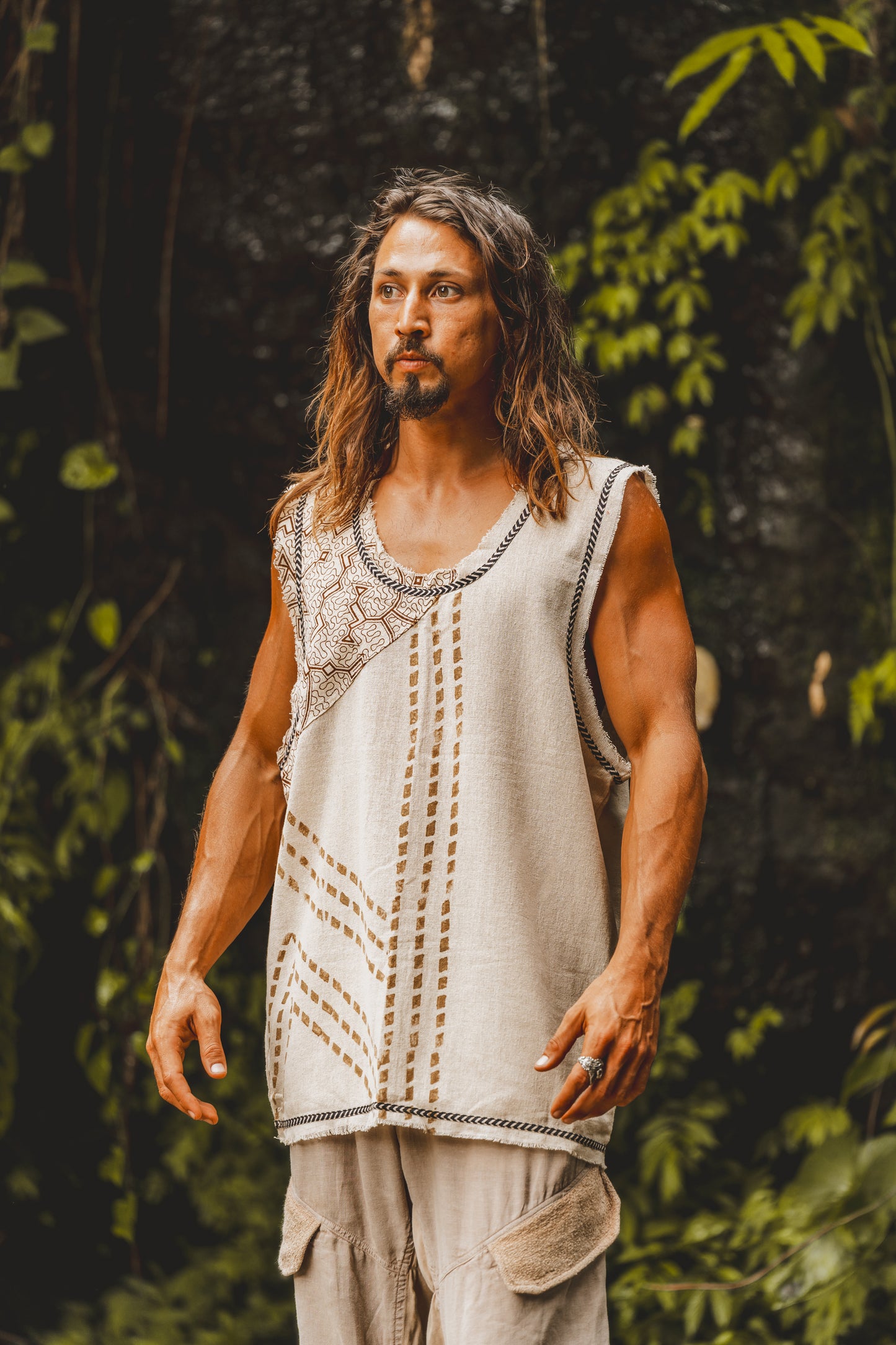 MUKTI Beige Mens Débardeur sans manches Combo Shipibo et Block Print sur coton gypsy festival chemise ethnique éclectique Tribal respirant AJJAYA