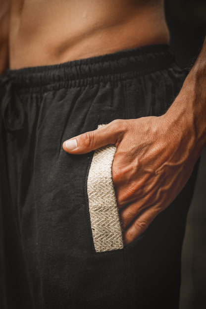 أناندا بنطلون رجالي بسيط باللون البيج من القنب العضوي والقطن بجيوب مصنوعة يدويًا ، صديقة للبيئة ، مريحة ومستدامة لليوجا الغجرية بوهو أججايا