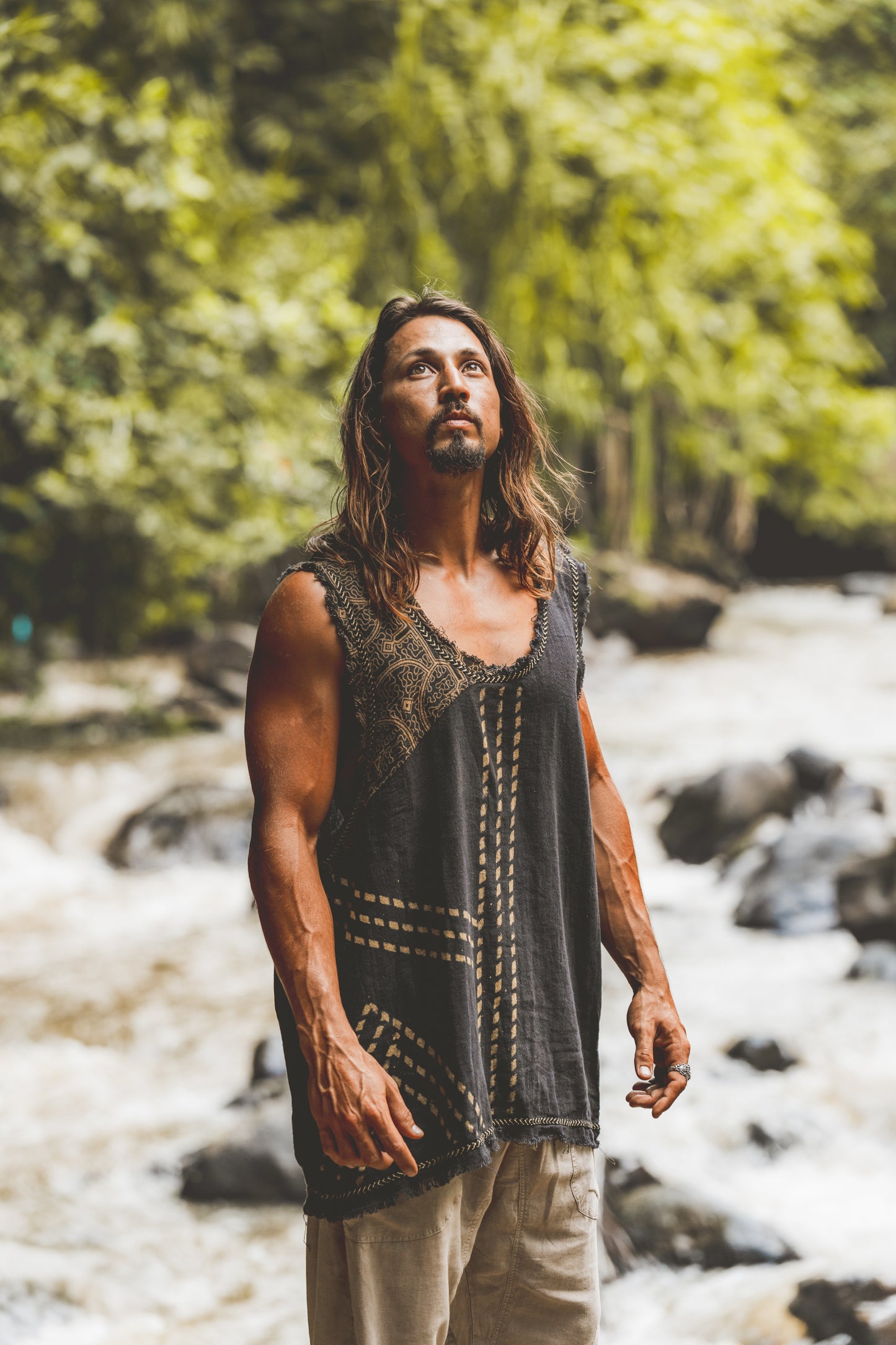 MUKTI Beige Mens Débardeur sans manches Combo Shipibo et Block Print sur coton gypsy festival chemise ethnique éclectique Tribal respirant AJJAYA