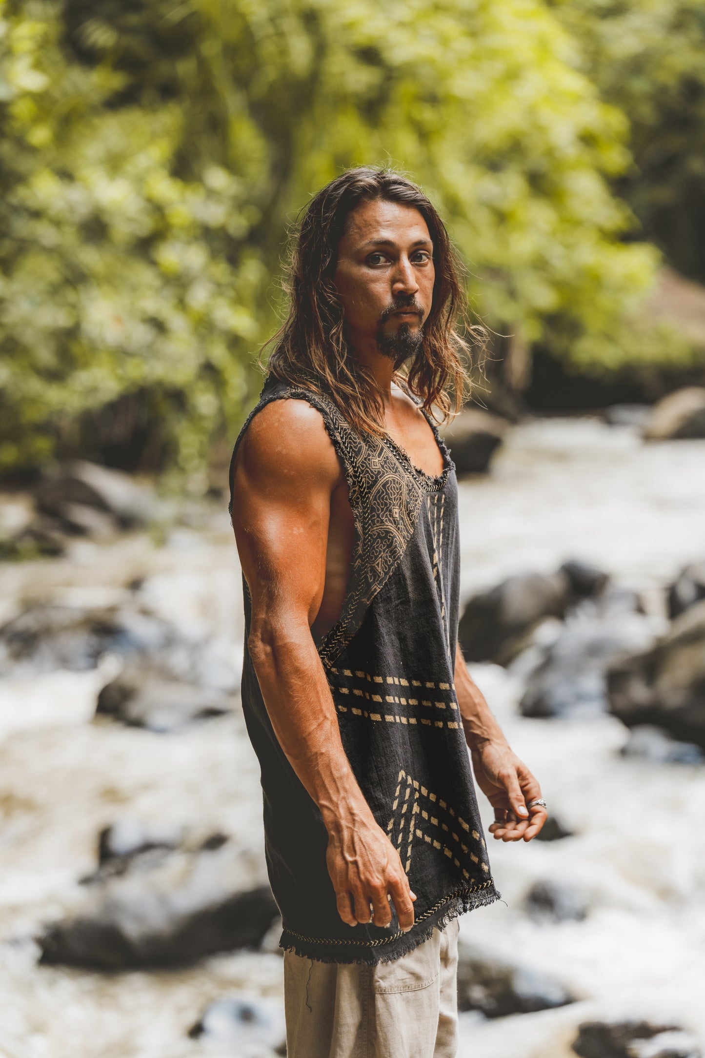 MUKTI Beige Mens Débardeur sans manches Combo Shipibo et Block Print sur coton gypsy festival chemise ethnique éclectique Tribal respirant AJJAYA