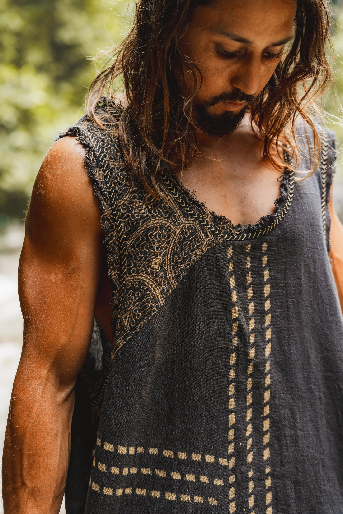 MUKTI Beige Mens Débardeur sans manches Combo Shipibo et Block Print sur coton gypsy festival chemise ethnique éclectique Tribal respirant AJJAYA