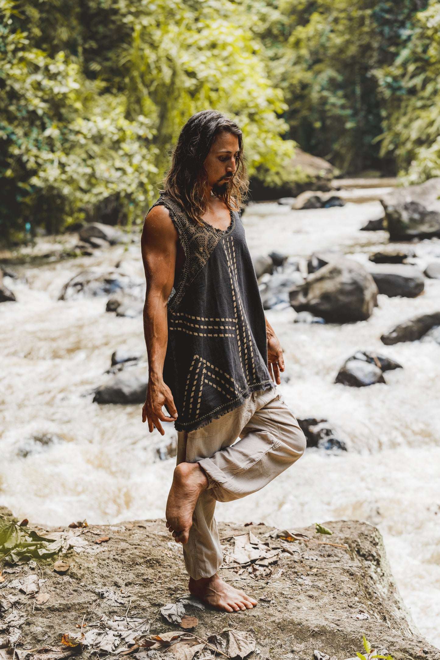 MUKTI Beige Mens Débardeur sans manches Combo Shipibo et Block Print sur coton gypsy festival chemise ethnique éclectique Tribal respirant AJJAYA