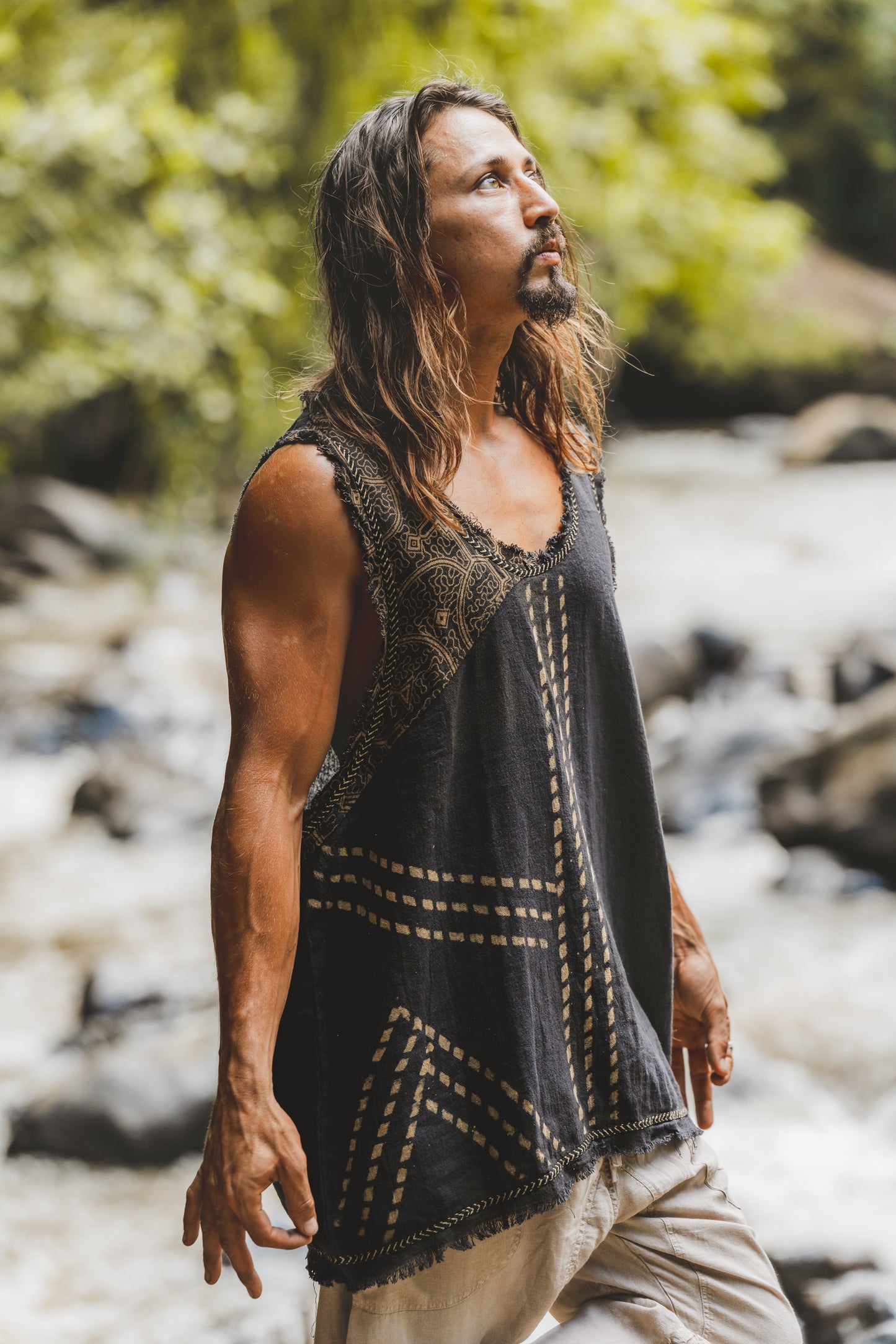 MUKTI Beige Mens Débardeur sans manches Combo Shipibo et Block Print sur coton gypsy festival chemise ethnique éclectique Tribal respirant AJJAYA