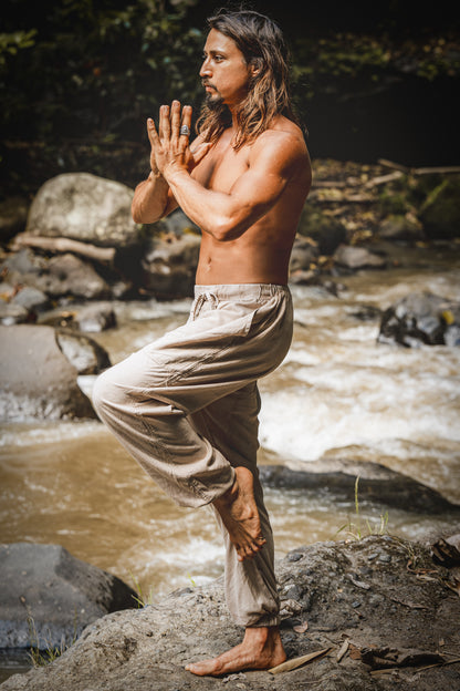 YUGI 米色男士纯棉后宫瑜伽裤天然植物染色口袋瑜伽士透气健身房直筒裤弹性抽绳 Festival Rave AJJAYA