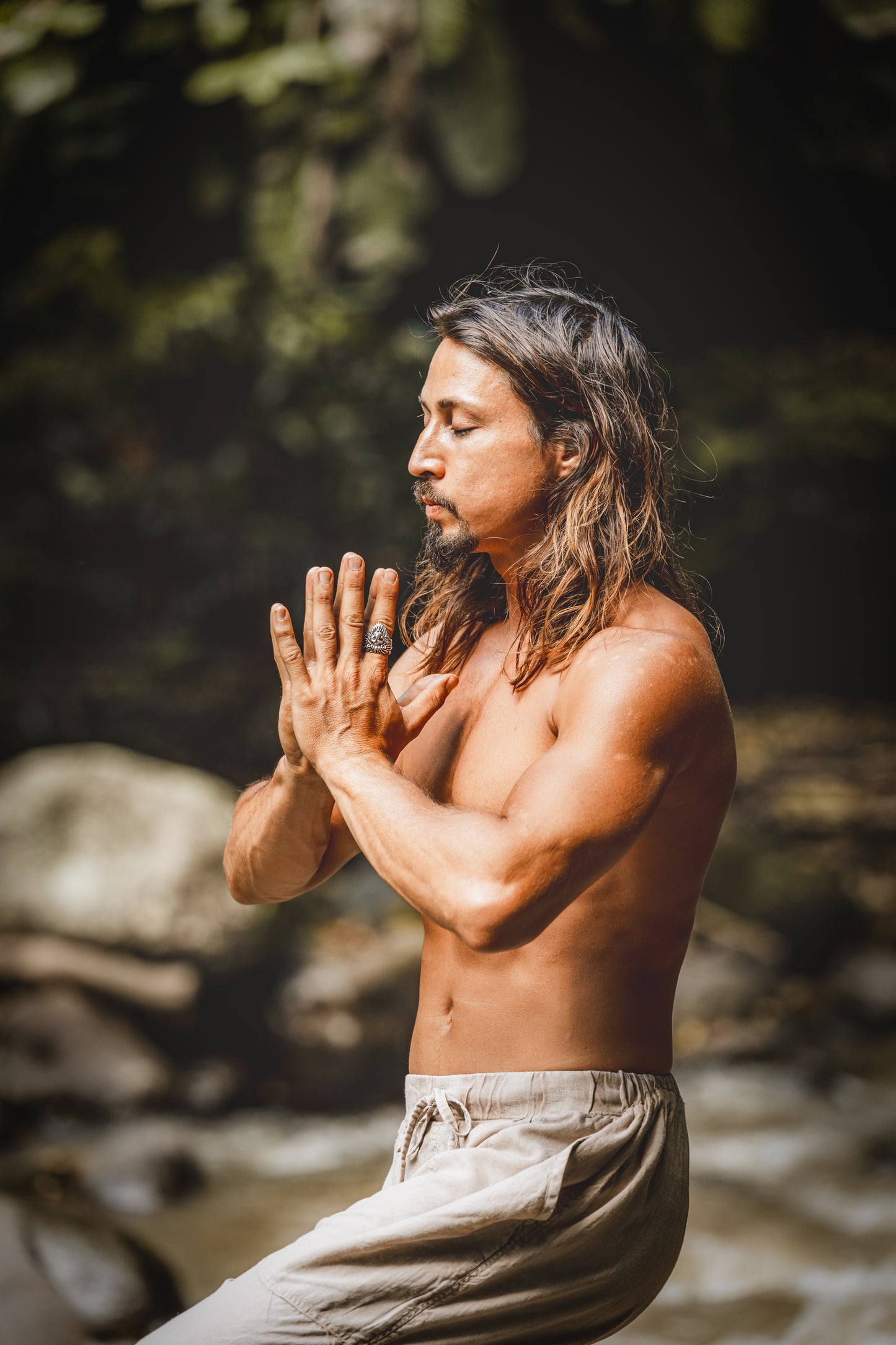 YUGI Beige Pantalon de yoga Harem en coton pour homme Poches teintées de plantes naturelles Yogi Respirant Gym Pantalon droit Cordon de serrage flexible Festival Rave AJJAYA