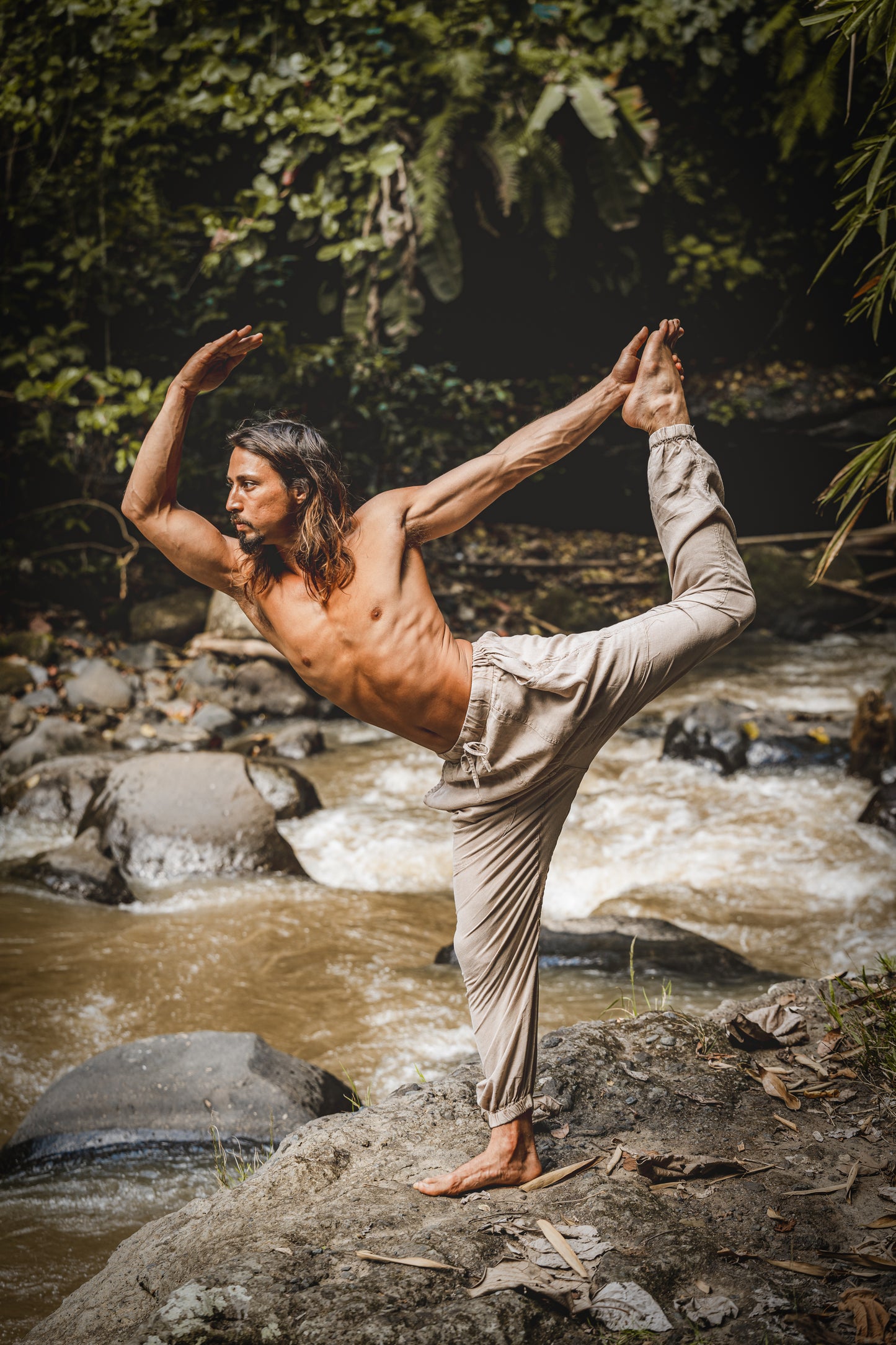 YUGI Beige Pantalon de yoga Harem en coton pour homme Poches teintées de plantes naturelles Yogi Respirant Gym Pantalon droit Cordon de serrage flexible Festival Rave AJJAYA