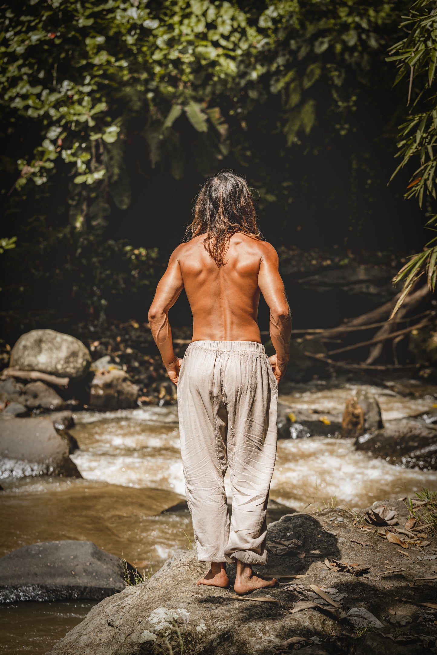 YUGI Beige Pantalon de yoga Harem en coton pour homme Poches teintées de plantes naturelles Yogi Respirant Gym Pantalon droit Cordon de serrage flexible Festival Rave AJJAYA