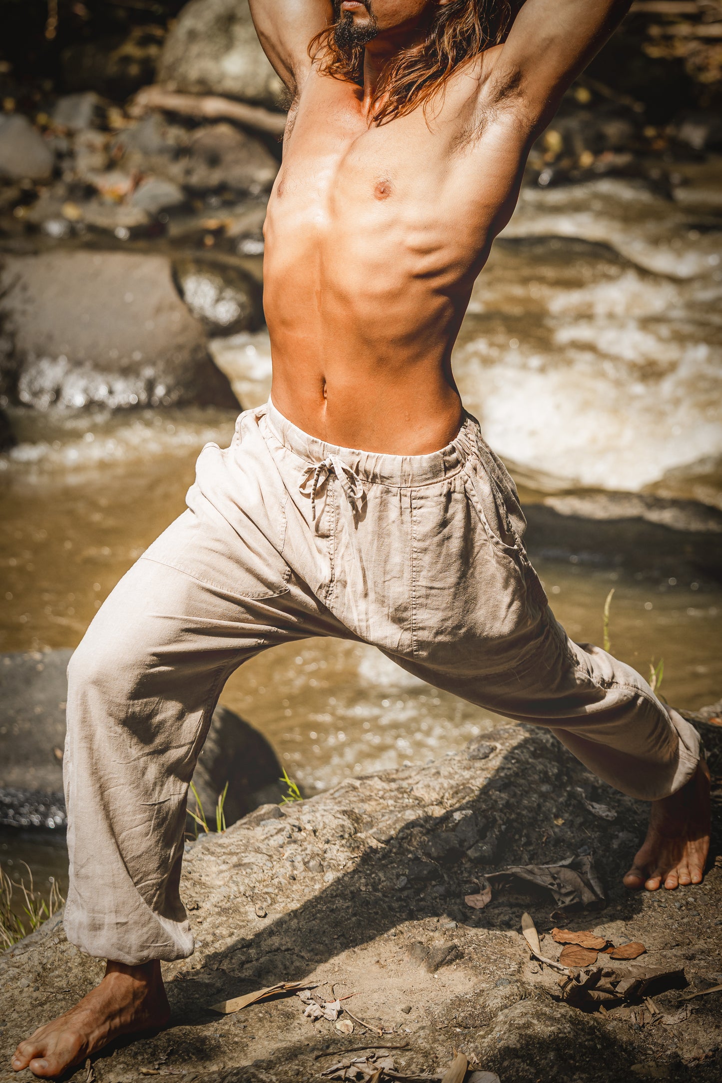 YUGI Beige Pantalon de yoga Harem en coton pour homme Poches teintées de plantes naturelles Yogi Respirant Gym Pantalon droit Cordon de serrage flexible Festival Rave AJJAYA