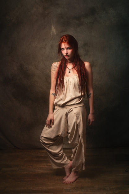 KAYANA Combinaison Barboteuse Ensemble Beige Crème Fait à la Main Coton Naturel Yoga Coupe Jambes Ouvertes Lâche Flexible Respirant Boho Festival Gypsy AJJAYA