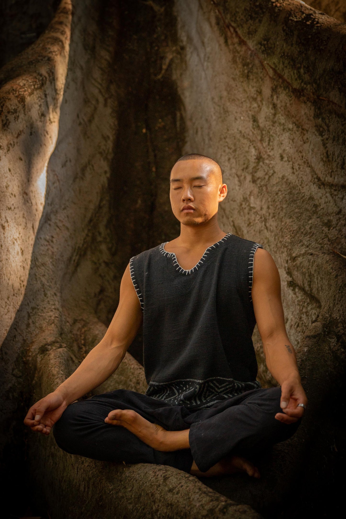 KAURI Camiseta sin mangas para hombre negra Camiseta sin mangas hecha a mano Muscle Gypsy Earthy, Tribal Jungle Natural Savage Festival Rave AJJAYA Nomadic Primitive