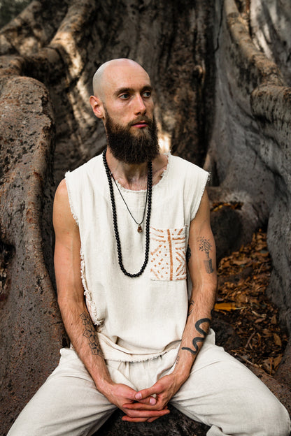 メンズタンクトップハンドメイドベージュネオジプシーノースリーブアーストップシャツ、トライバルジャングルナチュラルサベージネックフェスティバルレイブAJJAYA遊牧民プリミティブ