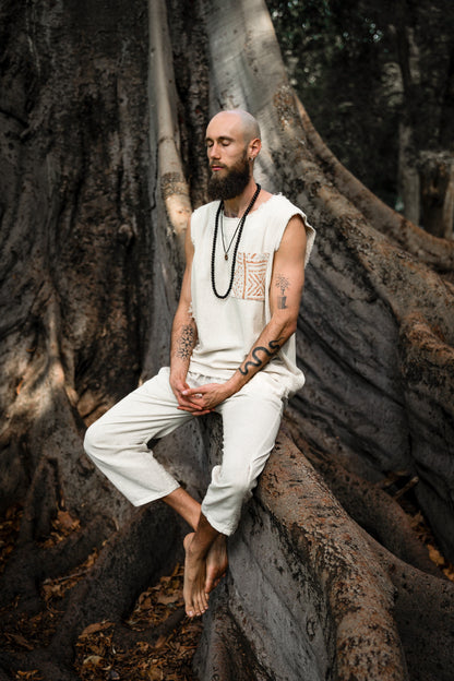 メンズタンクトップハンドメイドベージュネオジプシーノースリーブアーストップシャツ、トライバルジャングルナチュラルサベージネックフェスティバルレイブAJJAYA遊牧民プリミティブ