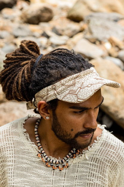 SHIPISOR Schwarze Visier-Dreadlock-Kappe mit Shipibo-Mustern Naturbaumwolle Verstellbarer Riemen Tribal Festival Zeremonie Ritual AJJAYA