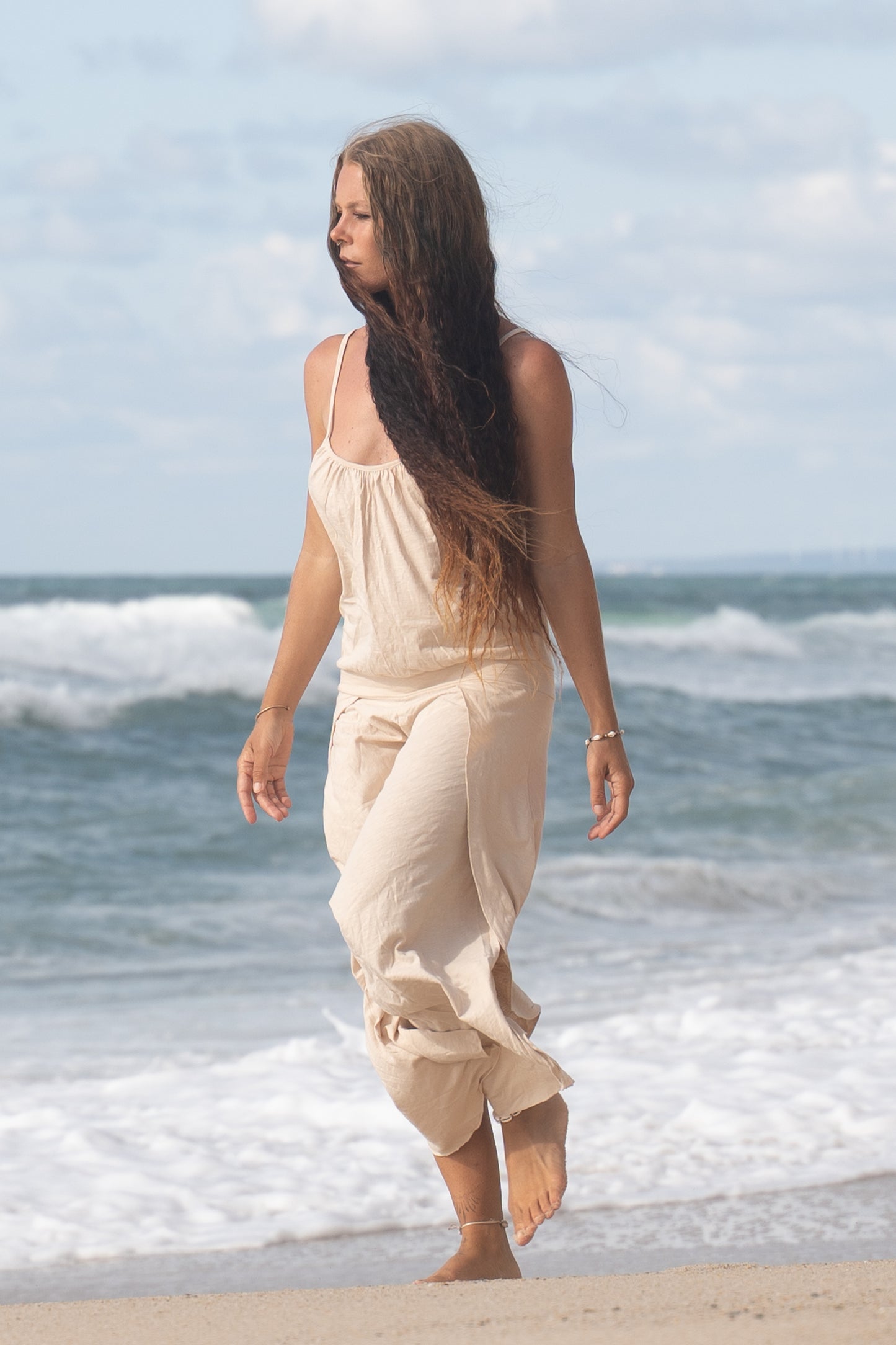 KAYANA بذلة رومبير بشكل عام بيج كريم مصنوع يدويًا قطن طبيعي يوجا مقصوص بأرجل مفتوحة فضفاض مرن يسمح بمرور الهواء مهرجان بوهو الغجر أججايا