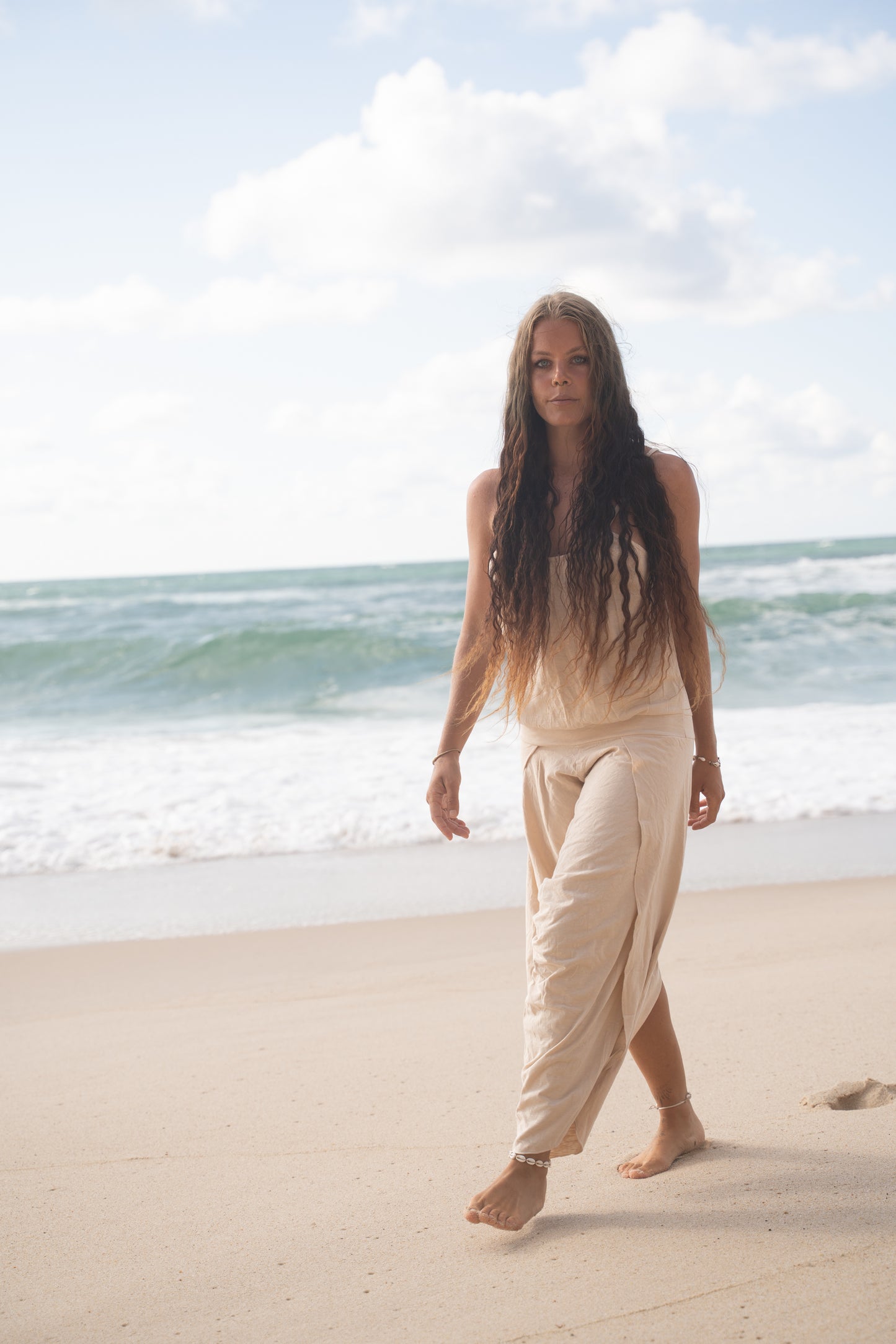 KAYANA بذلة رومبير بشكل عام بيج كريم مصنوع يدويًا قطن طبيعي يوجا مقصوص بأرجل مفتوحة فضفاض مرن يسمح بمرور الهواء مهرجان بوهو الغجر أججايا