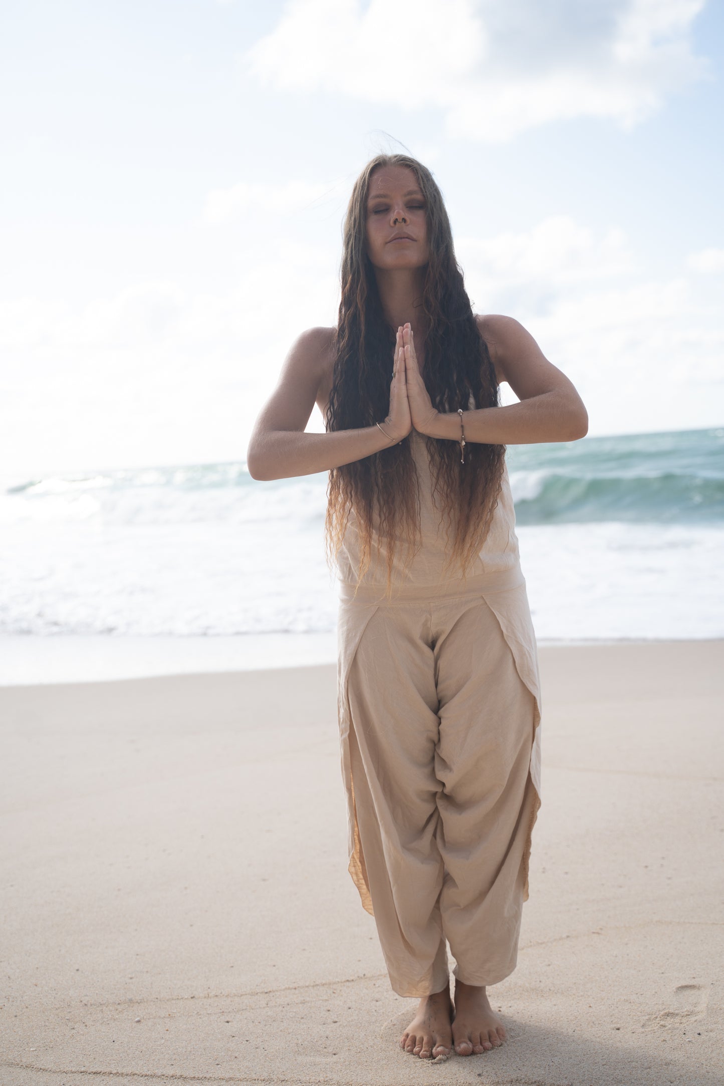 KAYANA بذلة رومبير بشكل عام بيج كريم مصنوع يدويًا قطن طبيعي يوجا مقصوص بأرجل مفتوحة فضفاض مرن يسمح بمرور الهواء مهرجان بوهو الغجر أججايا