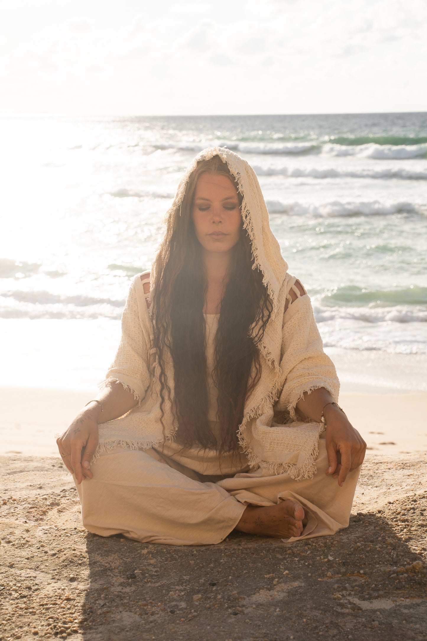 WIZARD レディース フード付き着物ベスト アイボリー ベージュ 部族の儀式 セレモニー ジプシー フェスティバル 魔法の儀式 錬金術 プリミティブ レイブ 自由奔放に生きる アーシー AJJAYA