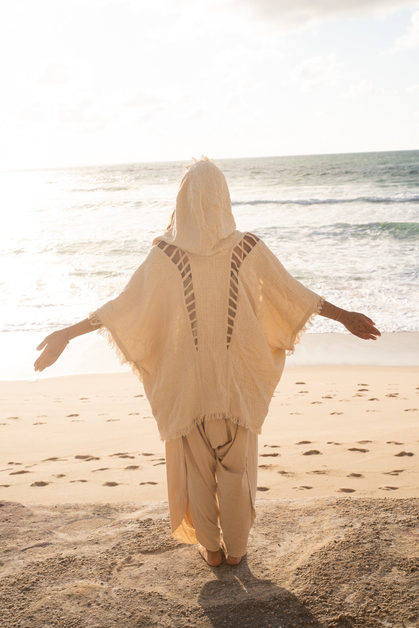 WIZARD レディース フード付き着物ベスト アイボリー ベージュ 部族の儀式 セレモニー ジプシー フェスティバル 魔法の儀式 錬金術 プリミティブ レイブ 自由奔放に生きる アーシー AJJAYA