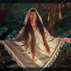 Poncho blanco hecho a mano con capucha de lana de cachemira, patrón tribal terroso Festival Gypsy AJJAYA Boho bohemio primitivo nómada bolsillos mexicanos