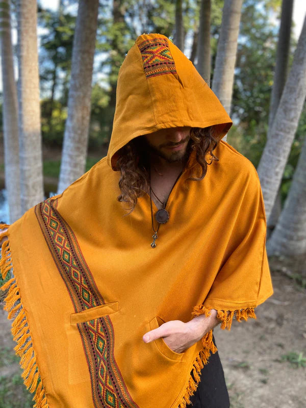 UPEKKHA Grauer Herren-Poncho mit Kapuze, lang, Kaschmir und Acrylwolle mit Tribal-Stickerei, große Kapuze, Taschen, Hippie, Primitive, Boho, AJJAYA
