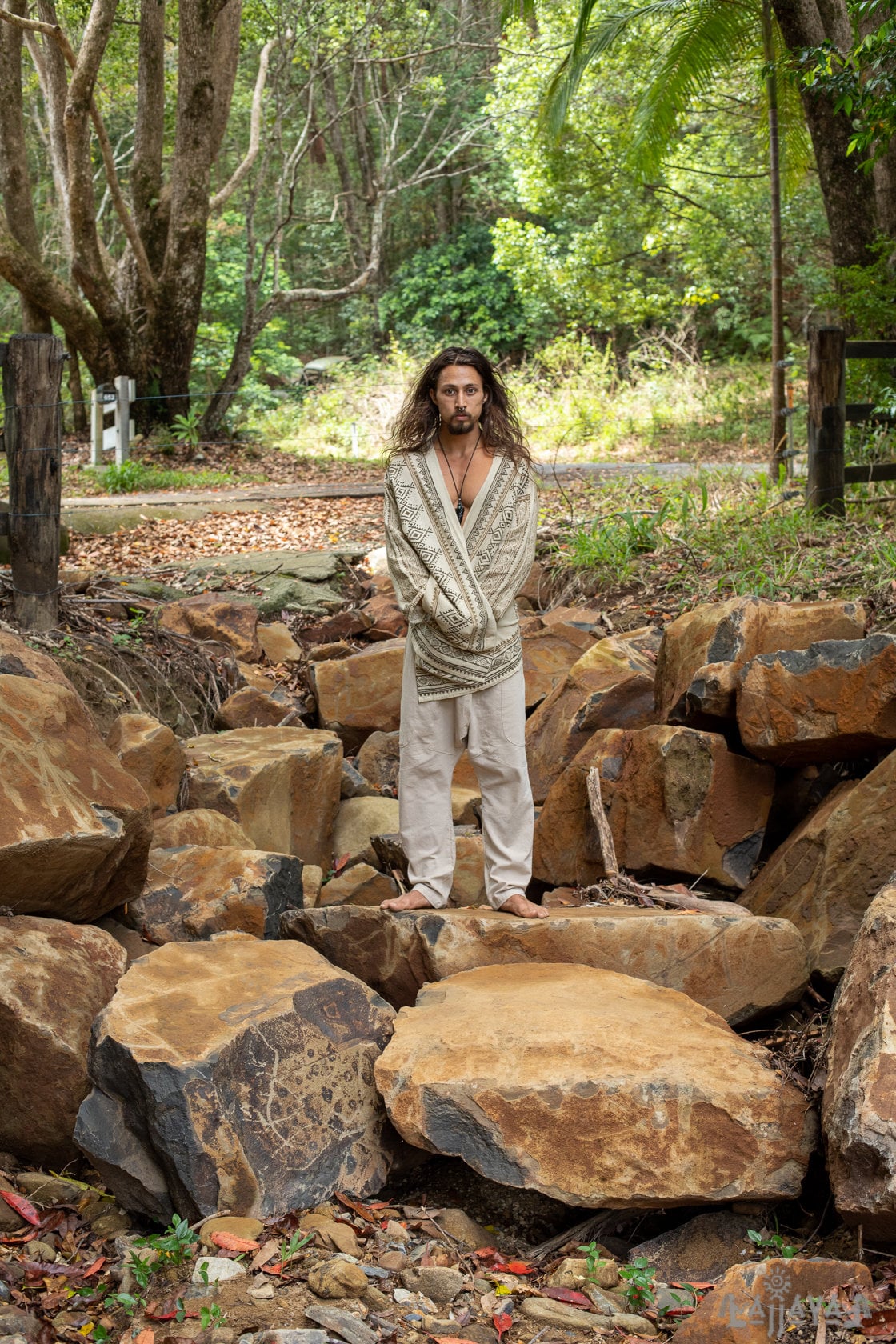 KHAL 米色男式开口棉衬衫上衣手工编织天然生态染色块印花无纽扣吉普赛部落原始节日肌肉背心 AJJAYA