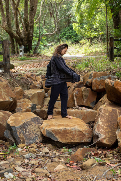 KHALベージュメンズオープンコットンシャツトップ手織りナチュラルエコ染めブロックプリントボタンレスジプシー部族プリミティブフェスティバルマッスルベストAJJAYA