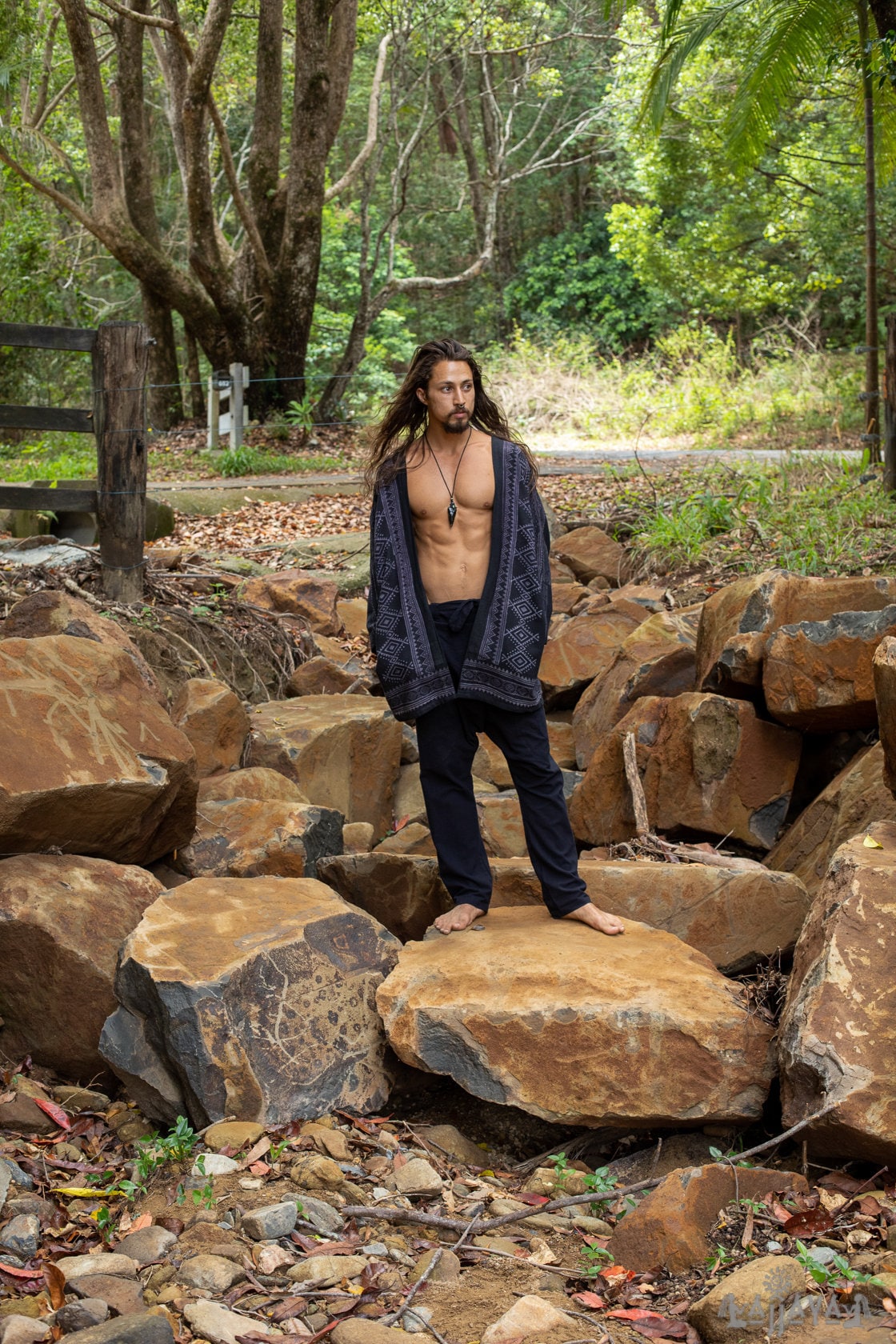 KHAL 米色男式开口棉衬衫上衣手工编织天然生态染色块印花无纽扣吉普赛部落原始节日肌肉背心 AJJAYA