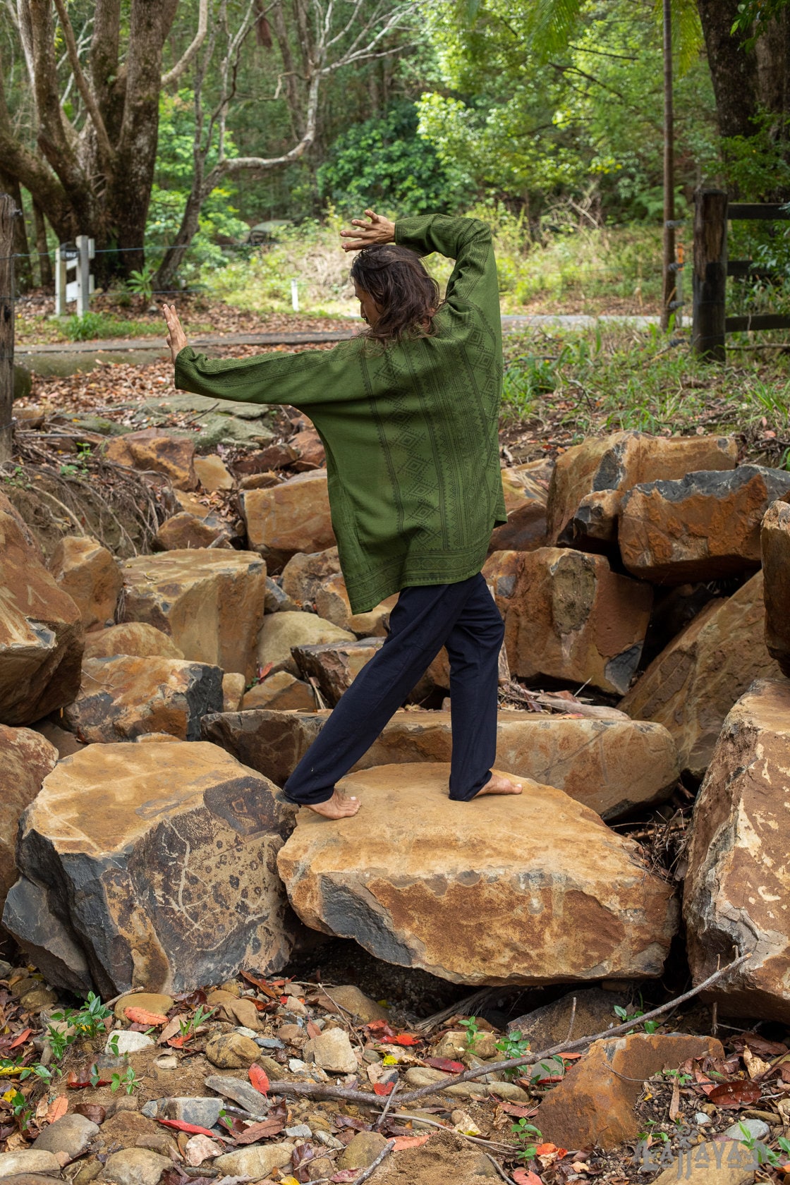 KHAL 米色男式开口棉衬衫上衣手工编织天然生态染色块印花无纽扣吉普赛部落原始节日肌肉背心 AJJAYA