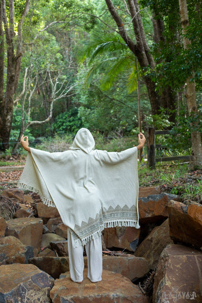 ANAGAMI Beige Crema Con Capucha Kimono Cabo Poncho Túnica Bloque Impreso Teñido Natural Ceremonia Ritual Chamán Tribal Alquimia Chal Sagrado Envoltura AJJAYA