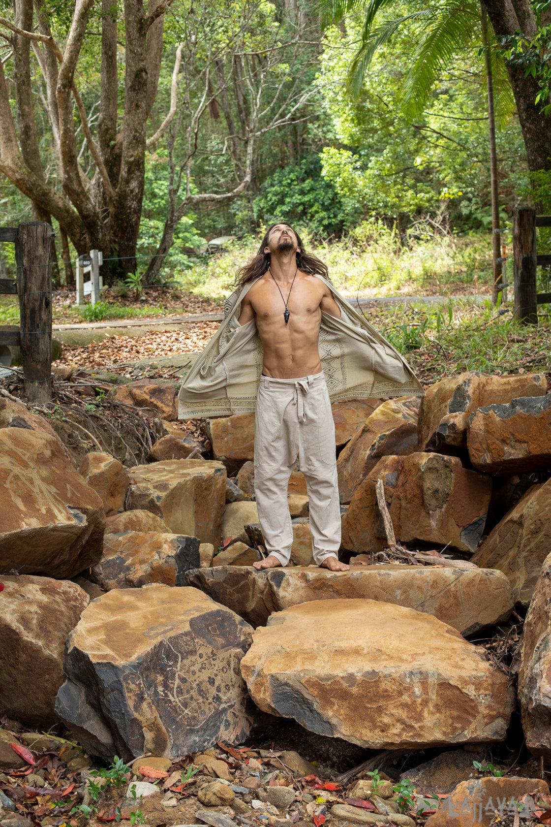 KHAL 米色男式开口棉衬衫上衣手工编织天然生态染色块印花无纽扣吉普赛部落原始节日肌肉背心 AJJAYA