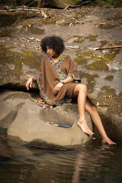 KAFATU Vestido Kaftan Negro para Mujer Maxi Patrones Tribales Africanos Bata Hecha A Mano Algodón Natural con Bolsillos Ceremonia Ritual Festival Boho AJJAYA