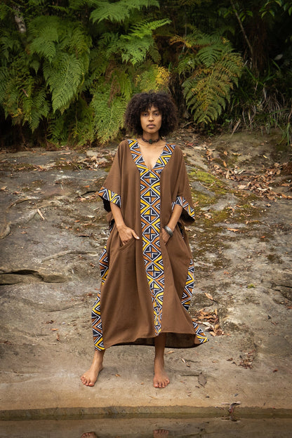 KAFATU Vestido Kaftan Negro para Mujer Maxi Patrones Tribales Africanos Bata Hecha A Mano Algodón Natural con Bolsillos Ceremonia Ritual Festival Boho AJJAYA