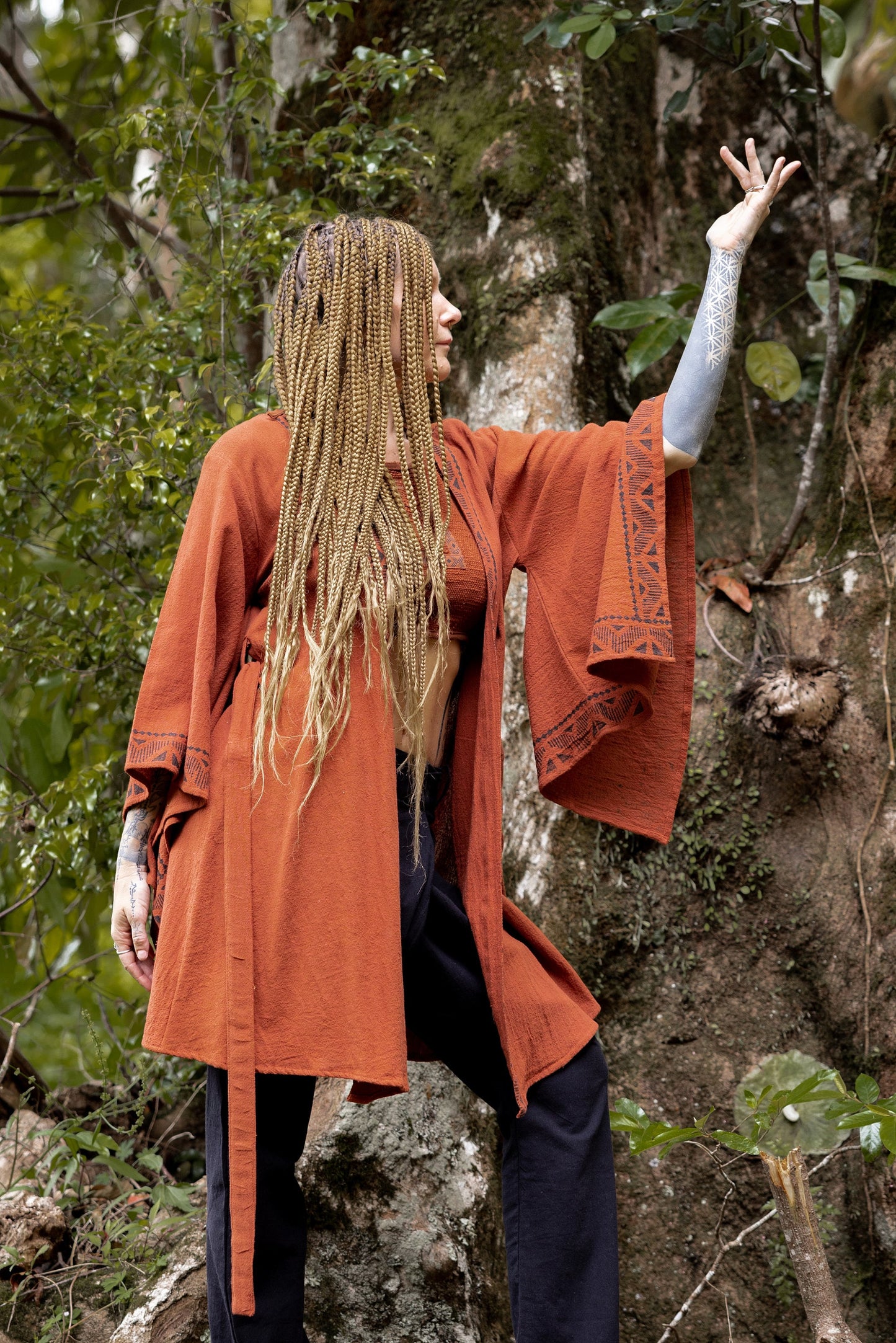 NAAMI ベージュ コットン 着物 ローブ ラップ ライト ソフト ナチュラル ダイ ブロック プリント パターン ビーチ フェス セレモニー ボヘミアン 夏 春 AJJAYA