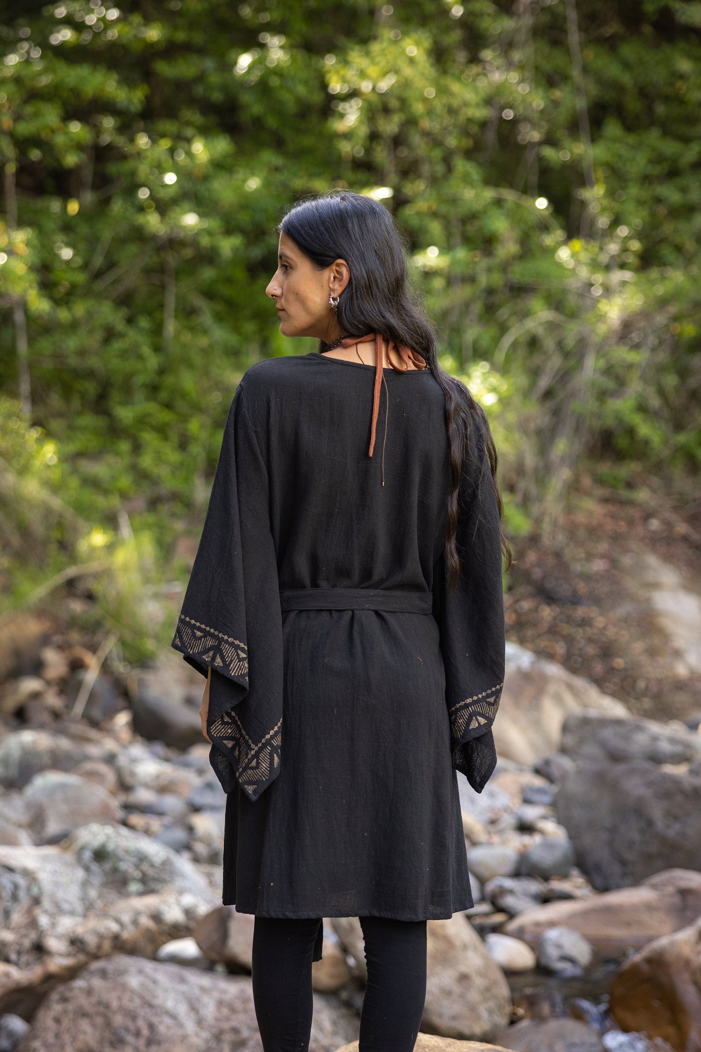 NAAMI ベージュ コットン 着物 ローブ ラップ ライト ソフト ナチュラル ダイ ブロック プリント パターン ビーチ フェス セレモニー ボヘミアン 夏 春 AJJAYA