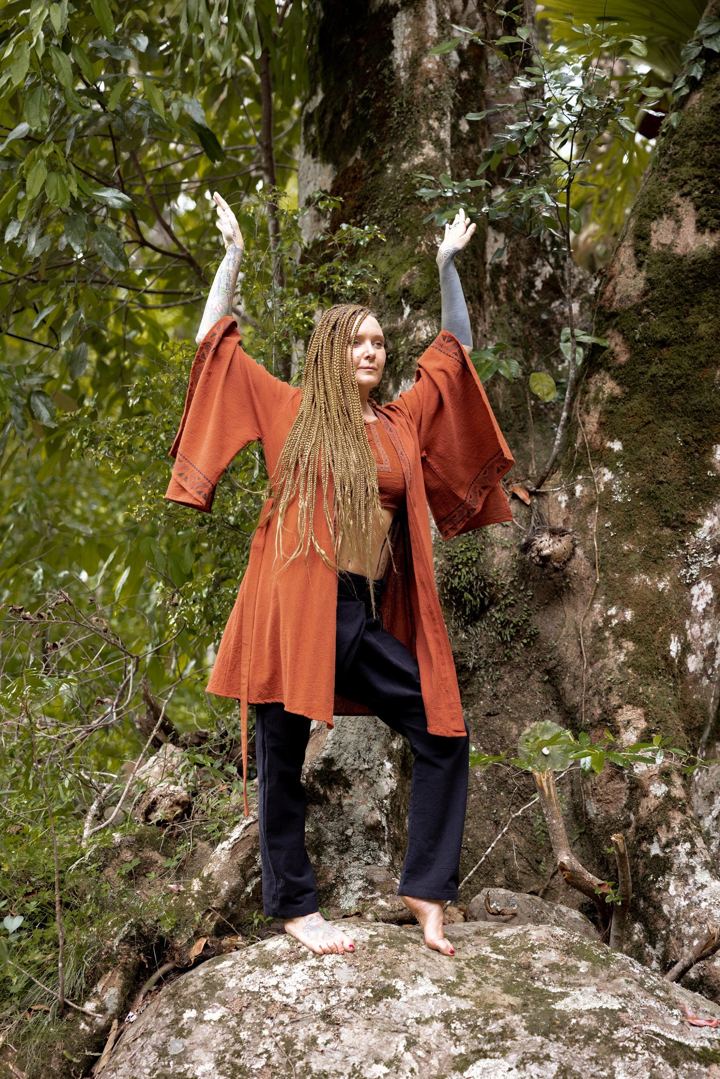 NAAMI ベージュ コットン 着物 ローブ ラップ ライト ソフト ナチュラル ダイ ブロック プリント パターン ビーチ フェス セレモニー ボヘミアン 夏 春 AJJAYA