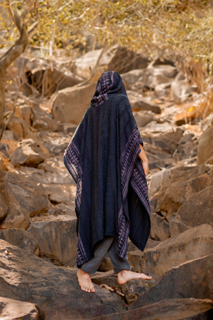 AKKAD ベージュ ハンドメイド セレモニアル フード付き ポンチョ フードポケット ビーガン コットン ブロック プリント トライバル パターン 天然染め フェスティバル バイキング AJJAYA