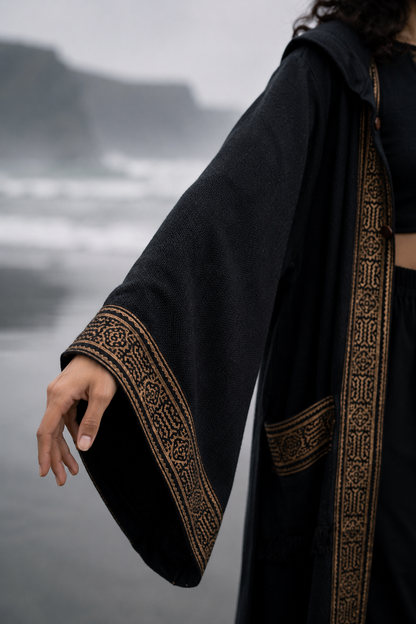 AYAWA Damen Kimono Cape Robe Beige Creme Kapuze Shipibo Heilige Muster Zeremonie Ritual Schamane Tribal Schal Wikinger Festival Wrap AJJAYA