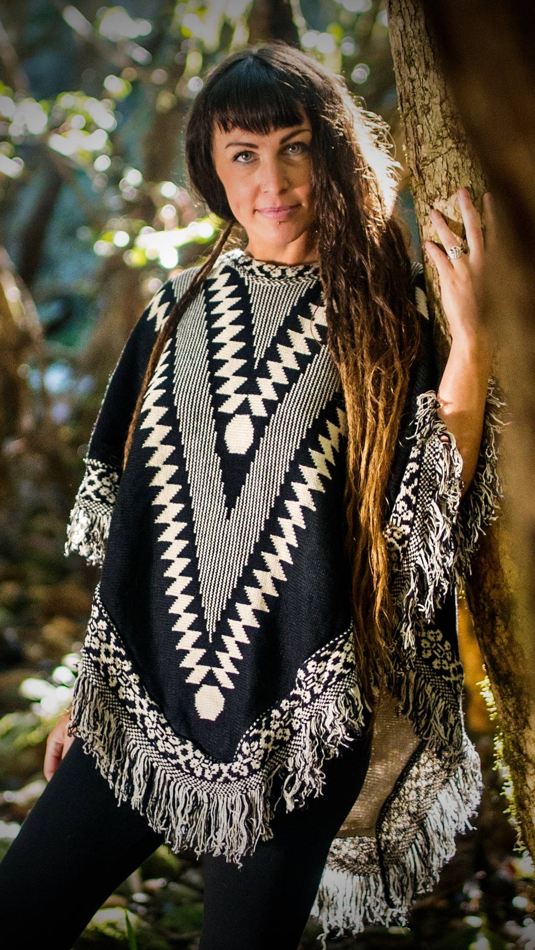 黒と白のビーガンコットンポンチョ女性ボヘミアンパターンリバーシブル両面ジプシー部族自由奔放に生きる暖かいソフトフェスティバルドゥーワンサイズ