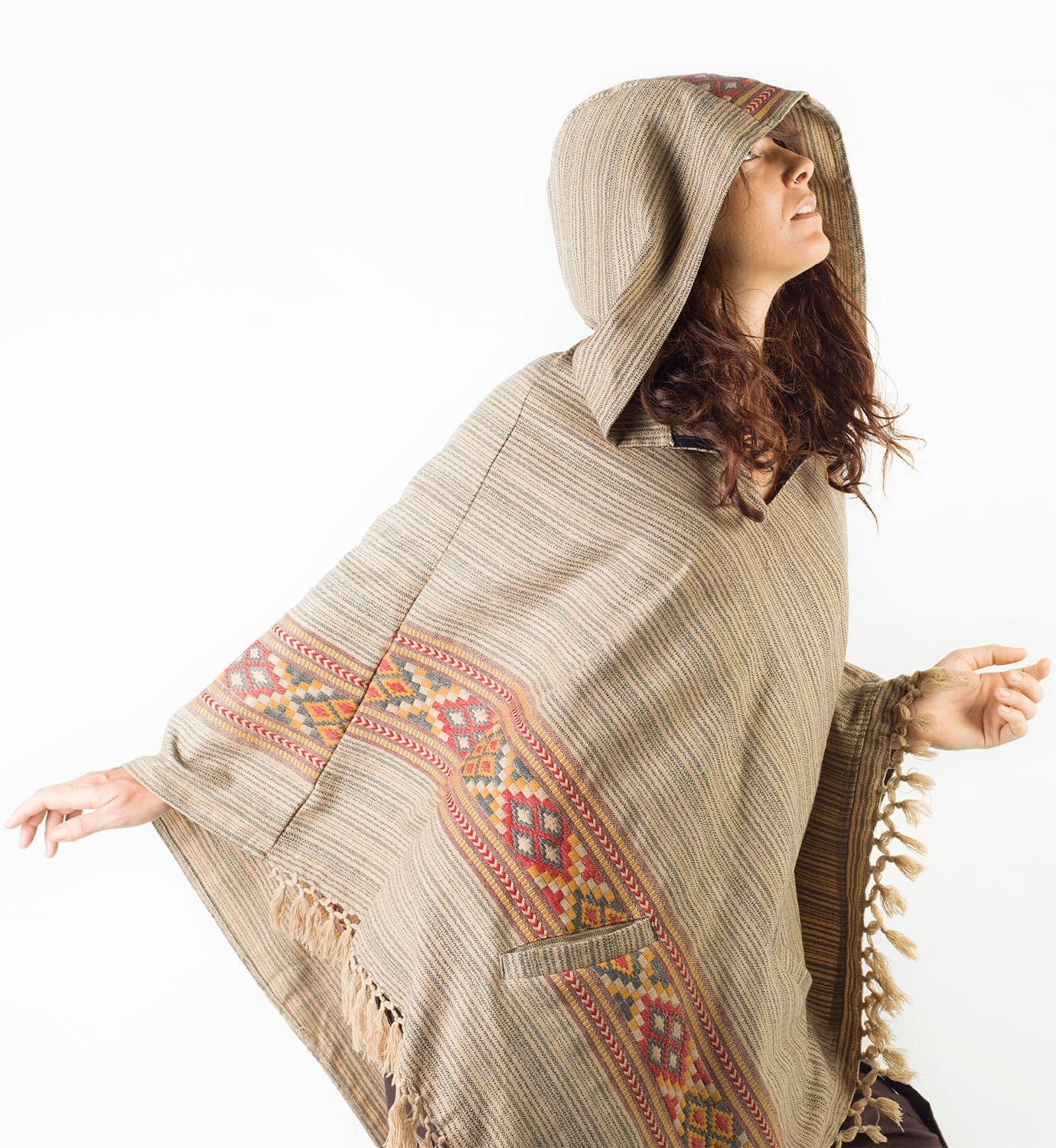 Poncho para mujer Capucha grande Lana de yak Bordado tribal marrón claro Patrones celtas Festival alternativo gitano Rave Primitivo mexicano AJJAYA