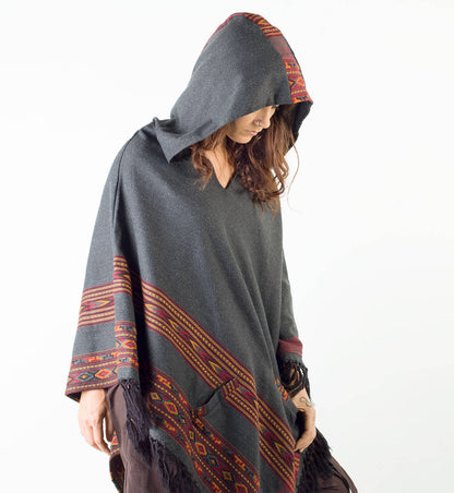 レディースポンチョダークグレーラージフードヤクウール部族刺繡自由奔放に生きるパターンジプシーオルタナティブワイルドフェスティバルレイブメキシカンプリミティブAJJAYA