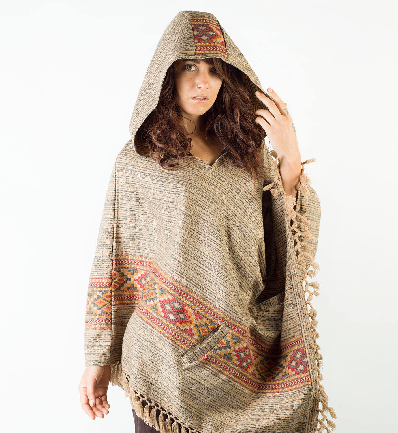 Poncho para mujer Capucha grande Lana de yak Bordado tribal marrón claro Patrones celtas Festival alternativo gitano Rave Primitivo mexicano AJJAYA