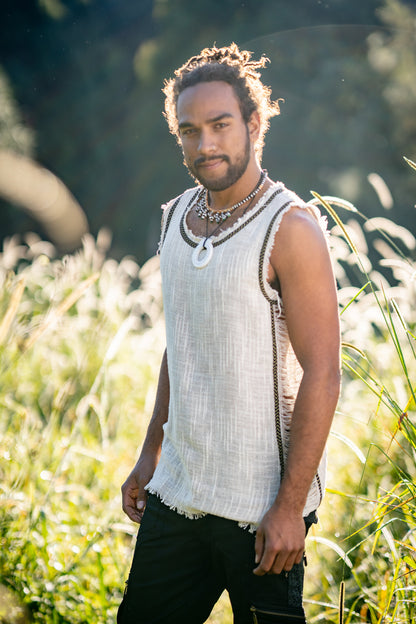 Ärmelloses Festival Top DHATU Baumwollshirt für Herren, geschlitzte offene Seiten, beige, halb durchsichtig, atmungsaktiv, Tribal Gypsy Alternative Festival AJJAYA